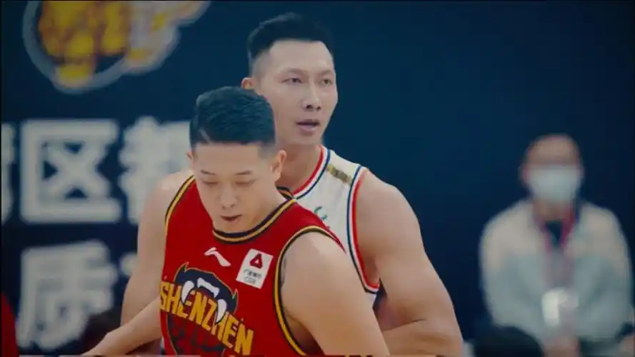 拉菲对抗!回顾易建联复出6分钟就打爆沈梓捷