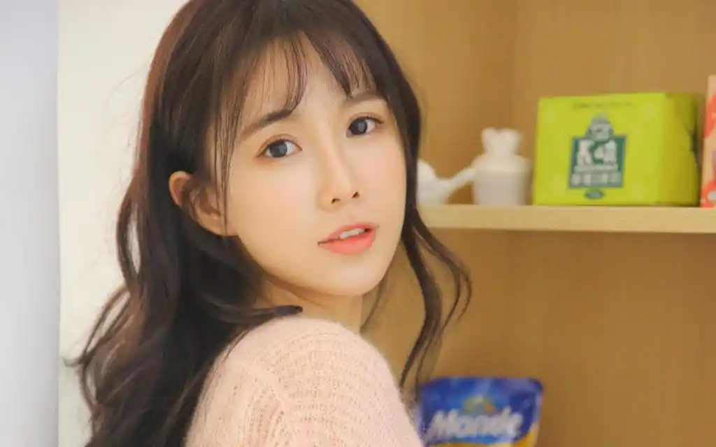 长发甜美女人私房迷人图片