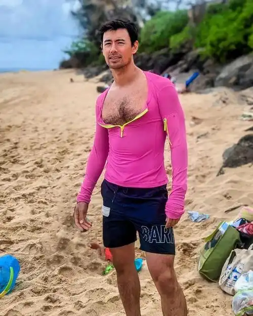 混血男星吴宇卫的体毛好吓人,胸毛如钢丝球