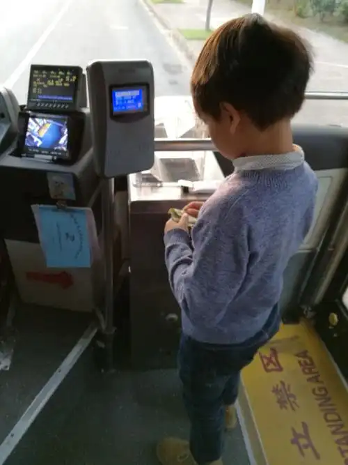 二七班郭晟睿回株洲后乘坐公交车之新体验 - 美篇