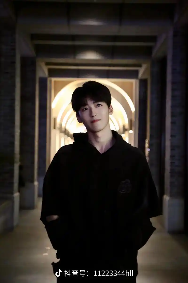 分享帅照#何洛洛 #徐一宁 - 抖音