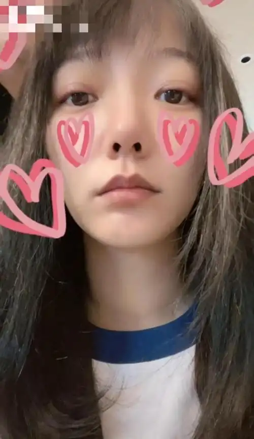 王珞丹自曝退出演艺圈?晒素颜照引热议,网友:不演戏时是透明人