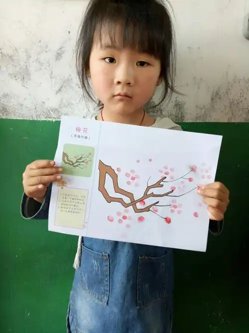 黑里寺幼儿园中(二)班创意手工"梅花"(手指印画)