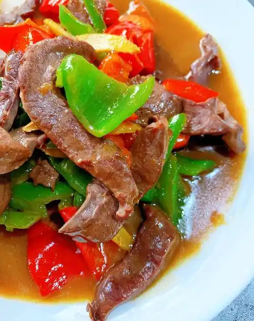 原创7块钱一颗猪心2块钱青红椒旺火爆炒5分钟鲜香美味下饭好菜