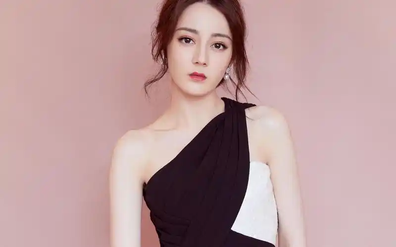 迪丽热巴优雅写真桌面壁纸