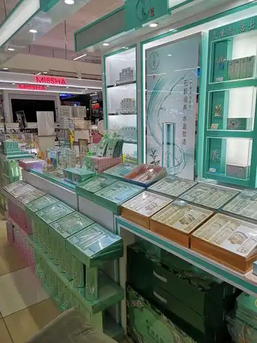 考察目标店商品运作 特价礼盒堆头陈列运作 改进思路 1.