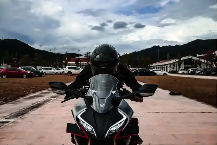 450sr.#春风450sr #超酷 #机车摄影 让"摄影师 - 抖音