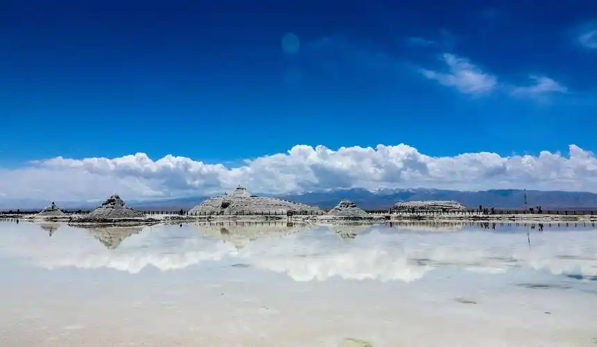 网红打卡圣地茶卡盐湖: 不可错过的天空之镜