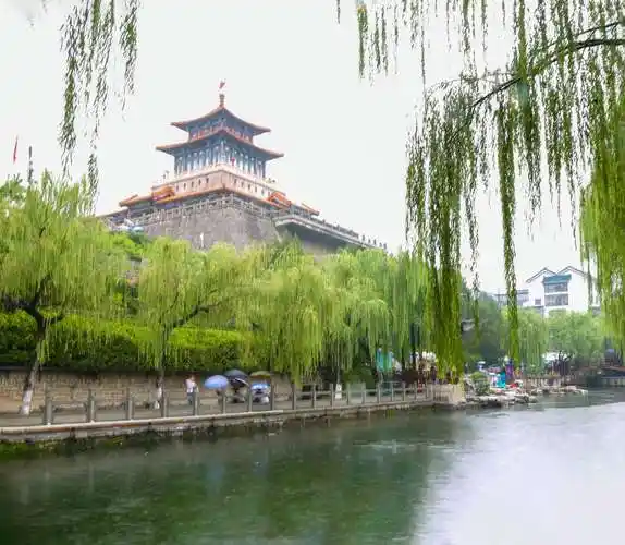 雨天漫步拍摄 | 济南黑虎泉真美!