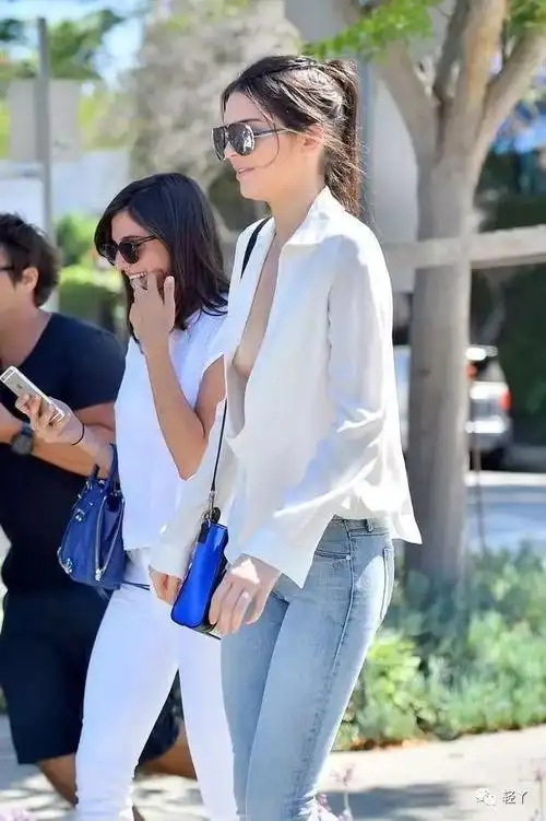 我不穿胸罩,到底侵犯了谁?