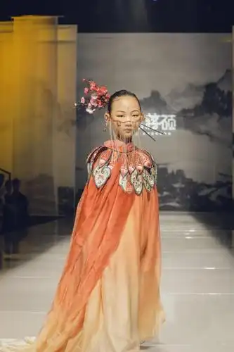 四川省服装(服饰)协会 - "江南·忆"彰显国潮新意向,蒋硕少儿国风礼服