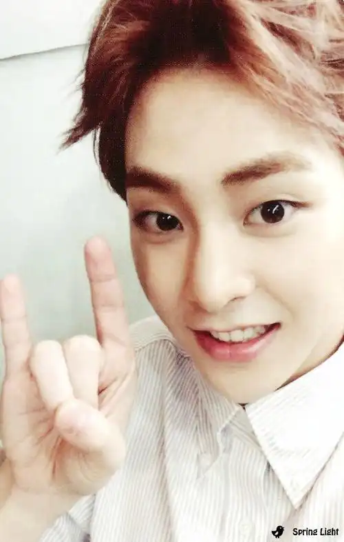 谁有exo秀敏的这张小卡的高清照片,发给我吧,谢谢