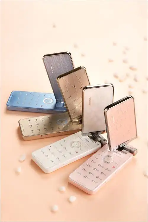 2011最新款女士翻盖手机排行榜 贴心"闺蜜"连连看 (7) - 七丽女性网