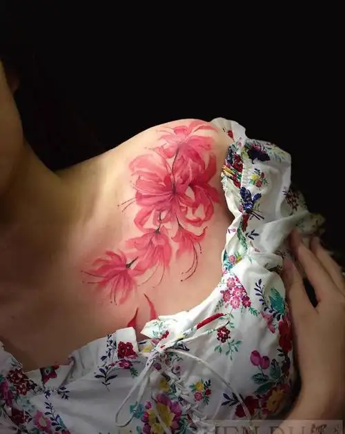 彼岸花纹身图片_肩部纹身图案