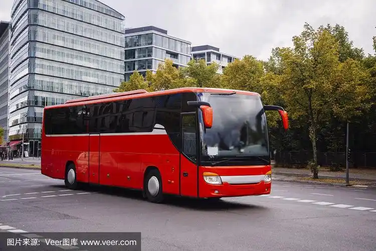 红色的公共汽车