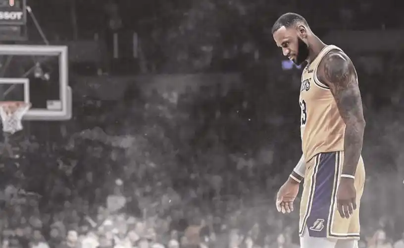 湖人:你不要过来啊._米切尔_布朗尼_雷迪克