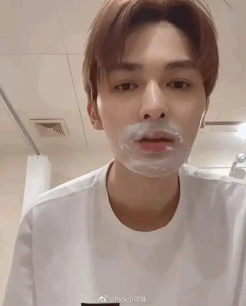 朱正廷无美颜滤镜下的素颜什么水平