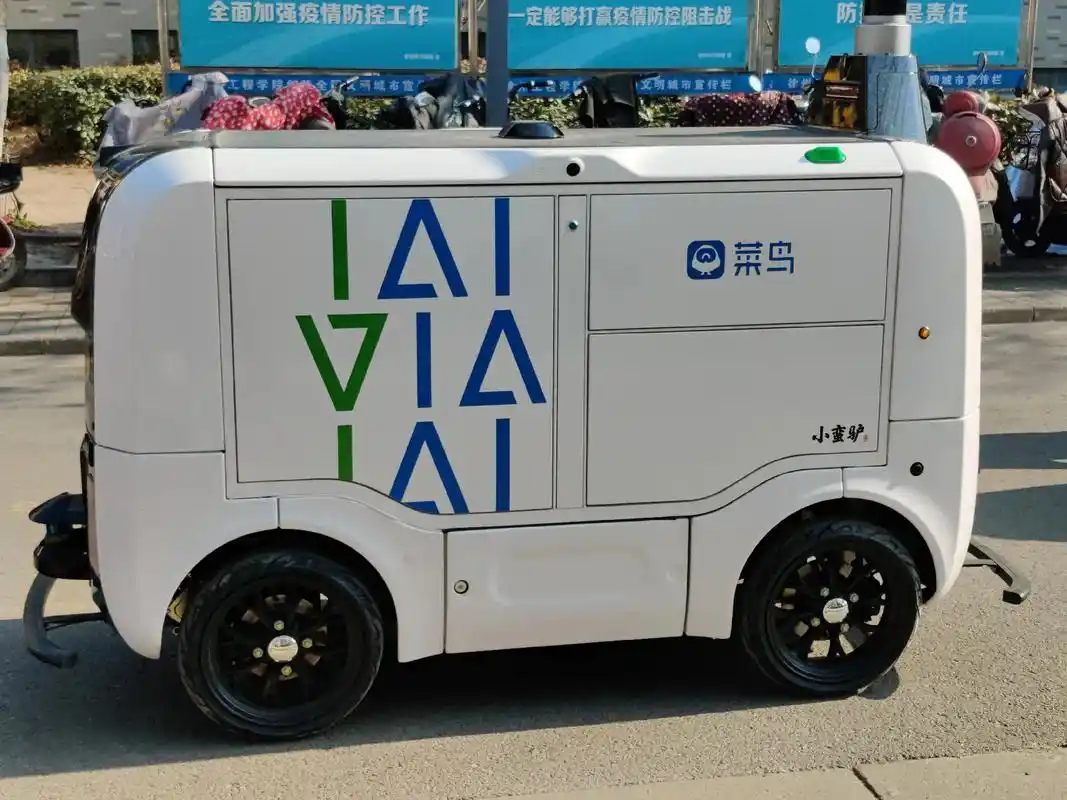 "这辆无人快递车叫 小蛮驴,它能顶替两个快递员的活儿,非 - 抖音