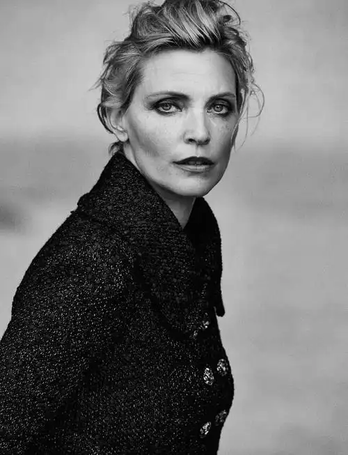 意大利《vogue》9月刊黑白大片 重现超模黄金年代_时尚明星_新时代