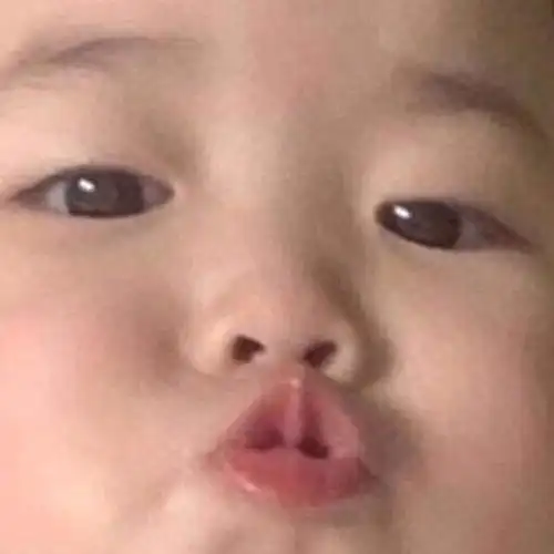 求一个小孩皱眉的表情包