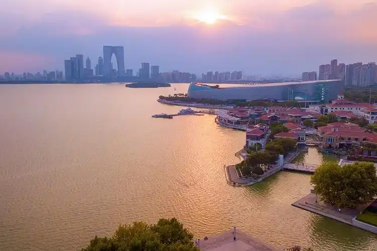 苏州金鸡湖畔,商务区里的度假胜地,待在房间俯瞰城市天际线_凤凰网