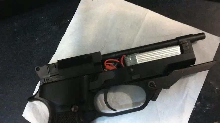 1v 电池为前题,再弄了一柄mp7 aep 出来,   mp7 为了用11.