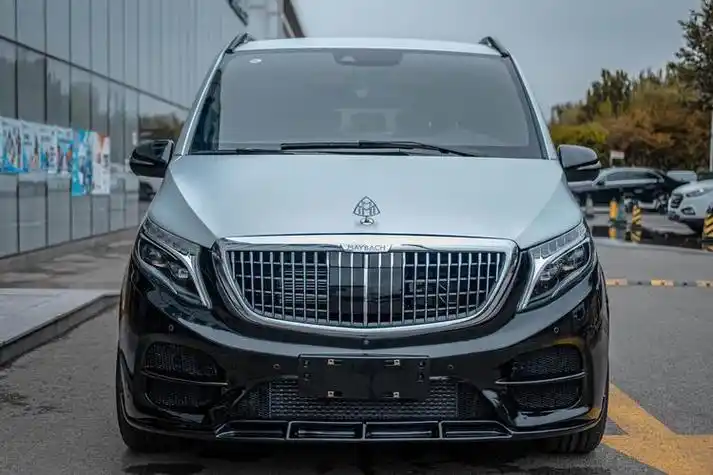 迈巴赫vs680保姆车,这款隶属于奔驰旗下的豪华商务车型,售价区间大致