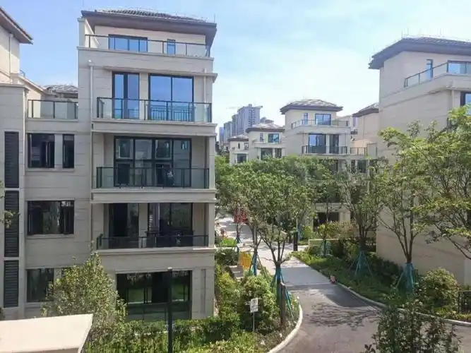 240万起买悦来现房叠拼别墅,下叠2层,上叠3层,带电梯.