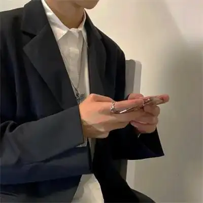 男生头像低调沉稳 高级男士深沉有内涵的头像图片_男生头像_头像屋