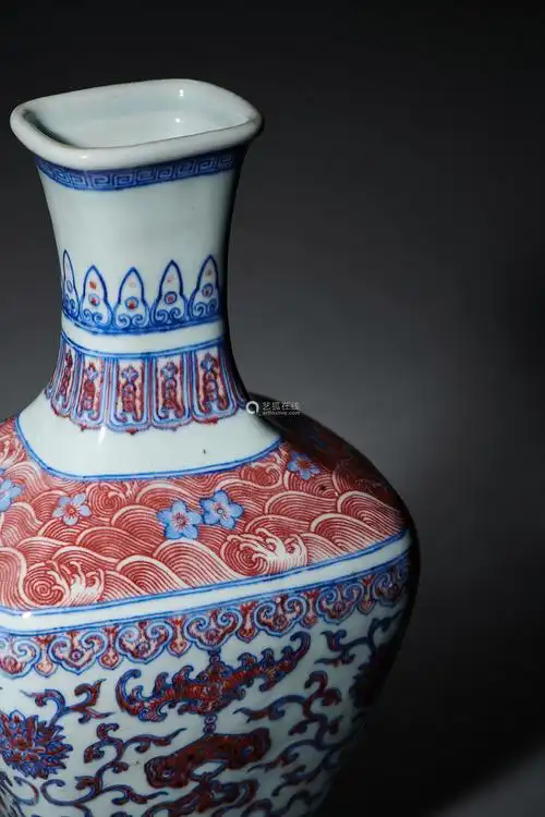 清乾隆 青花釉里红福寿纹四方瓶-【成交 价格 图片】