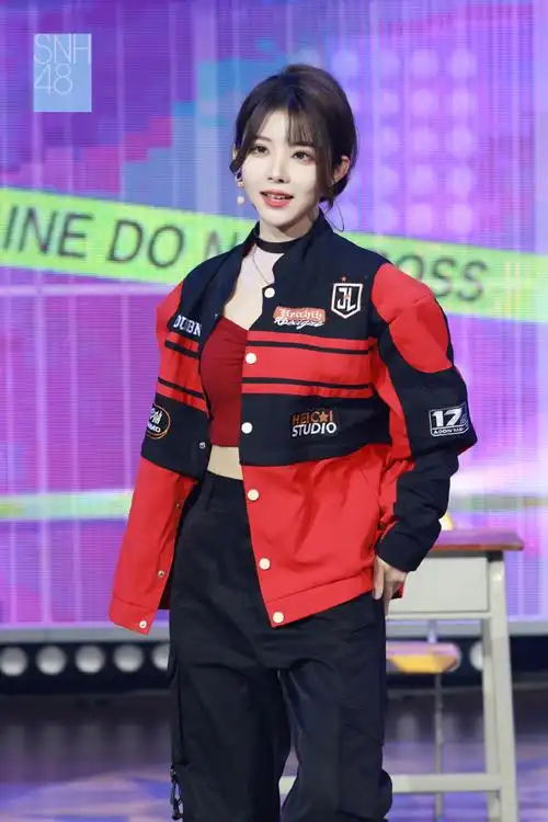 【snh48超话@snh48-王睿琦生日公演返图】今夜,我们在《白昼街灯》的