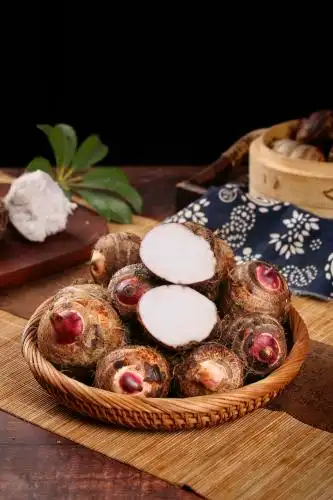 一篮红芽芋头 红芽芋