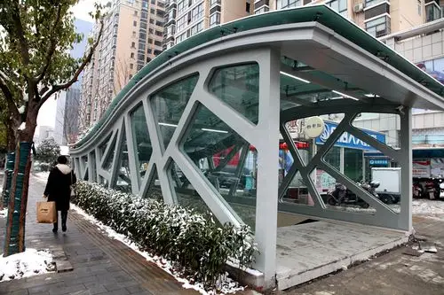 北京路人商地下通道试运行