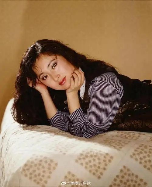 红楼梦主演林黛玉的饰演者陈晓旭的一组写真照片比较罕见