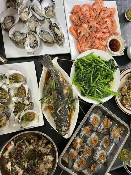 广西北海游客吃海鲜被宰,四个菜一千五百元:专挑外地游客