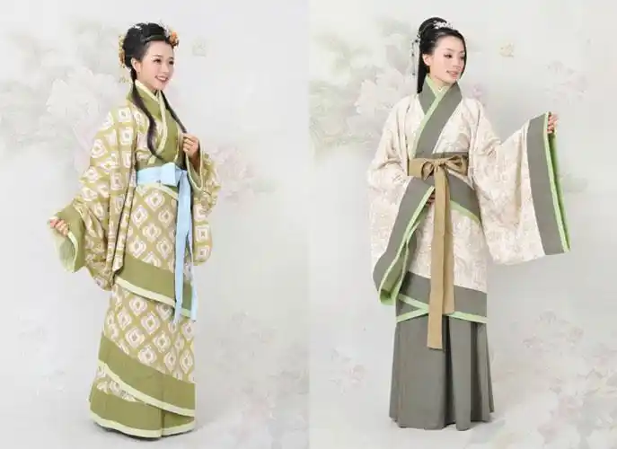 衣服及膝盖处收窄, 下摆至地面,成鱼尾型,这是秦汉时期最经典的款式