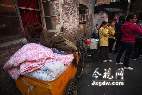 居民抢救出来的棉被.