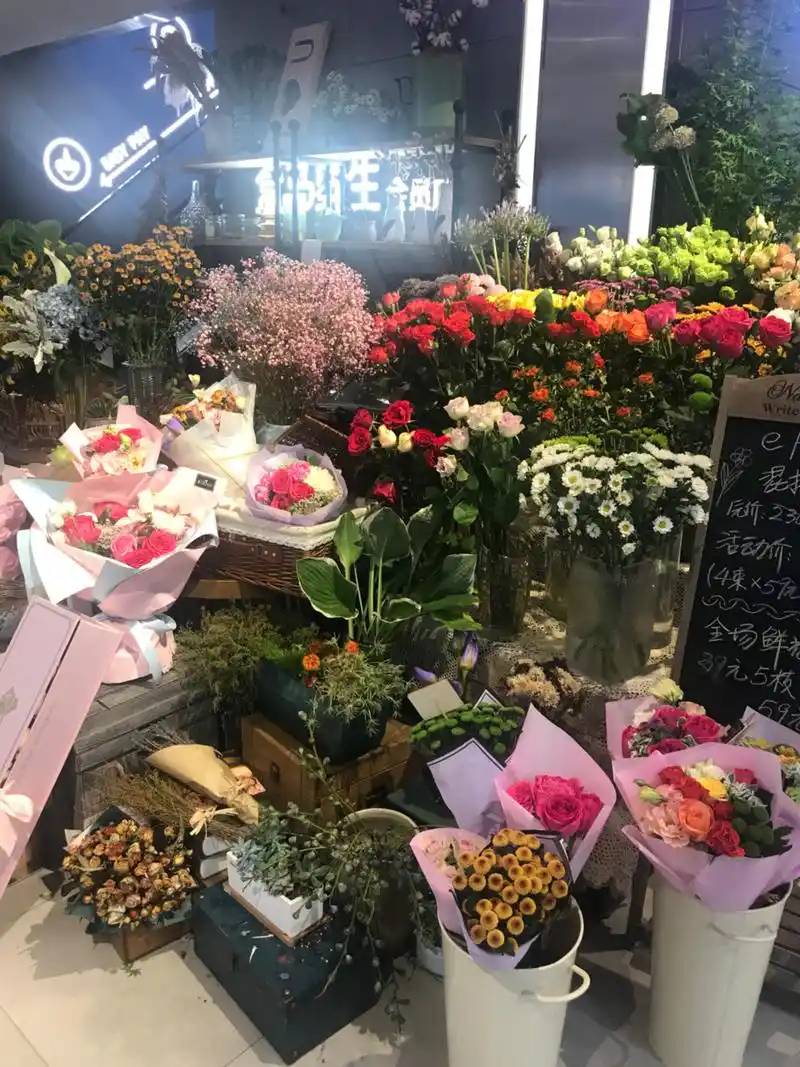 盒马鲜生本来开食堂好好的,现在也开始卖花了