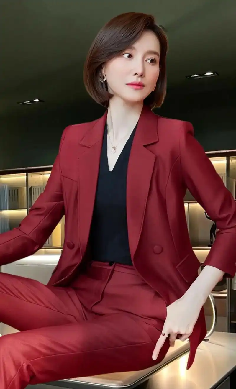 红色本命年职场精英西装套装,时尚气质干练,气场全开,一套品质的西装