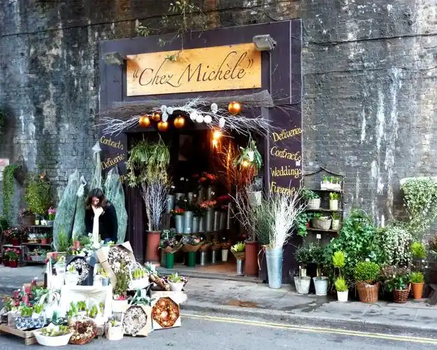 温馨的街角花店图片