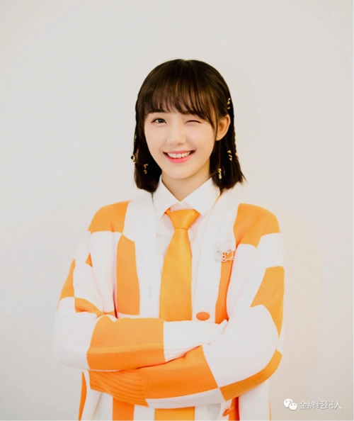 吕小雨清新治愈向日葵少女成长记