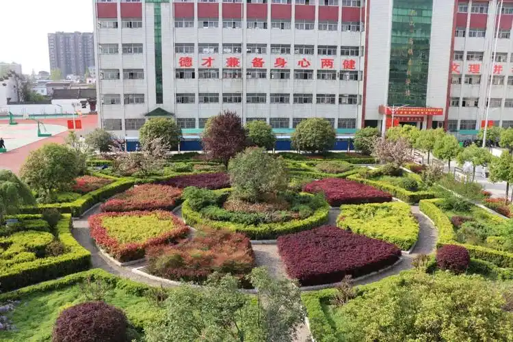 伟人邓颖超的祖籍地,光山县第一高级中学于2005年被命名为"颖超中学"