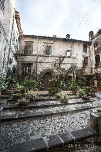 意大利小镇布拉恰诺的中世纪街道