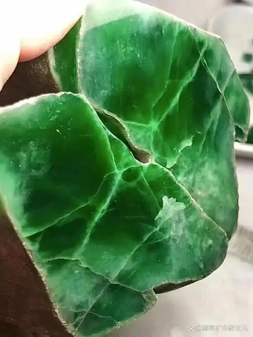 什么是帝王绿翡翠呢?