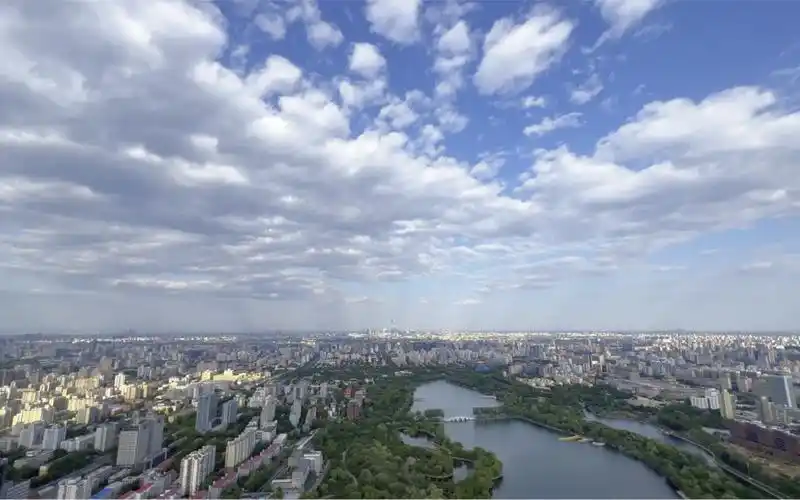 北京上空上演光影秀