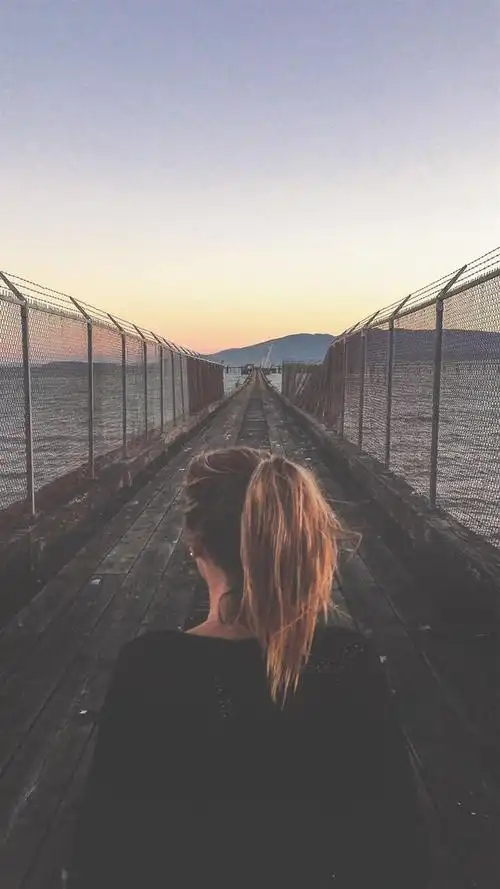 非主流美女背影手机壁纸