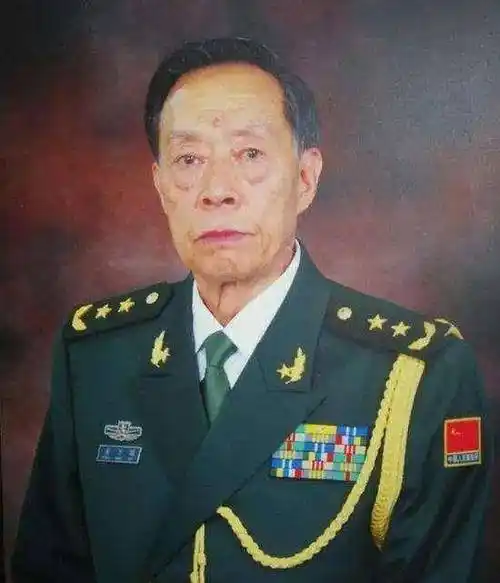 去世一年多了儿子做到了副师职_董万瑞_洪水_董三榕