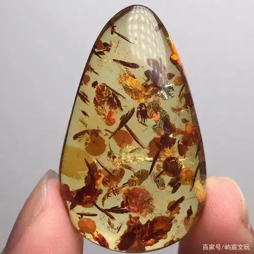 当然,大尺寸精品花珀被制作成手镯同样非常难得,前几