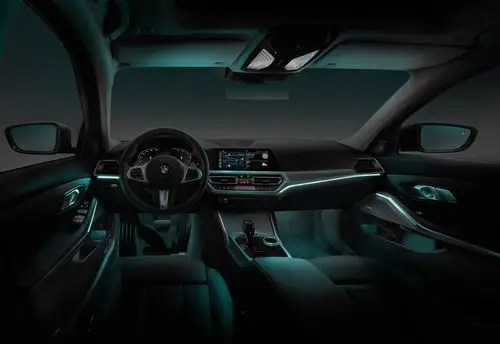 前方多图全新宝马3系内饰氛围灯效果欣赏