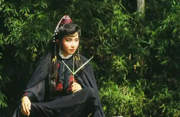 p>《笑傲江湖》是香港无线电视台出品的古装武侠剧,改编自金庸同名